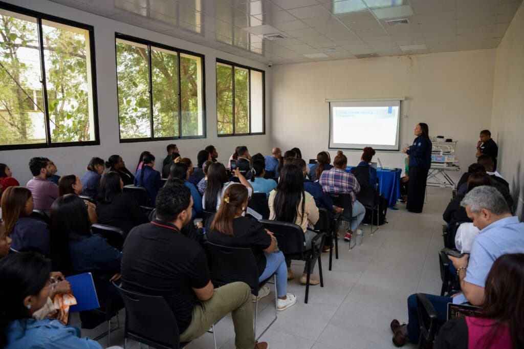 "Estos talleres son fundamentales para fortalecer las capacidades del personal paramédico que trabaja en las ambulancias, optimizando la calidad del traslado neonatal" indicaron las especialistas.