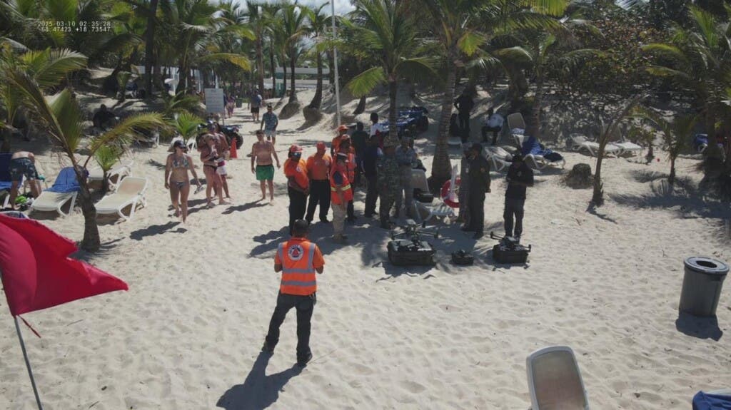 Personal del Sistema Nacional de Atención a Emergencias y Seguridad 911, en coordinación con la Policía Turística (POLITUR), la Defensa Civil, la Armada Dominicana, la Policía Nacional y otros organismos de rescate ha intensificado las labores de búsqueda de la joven hindú Sudiksha Konanki.
