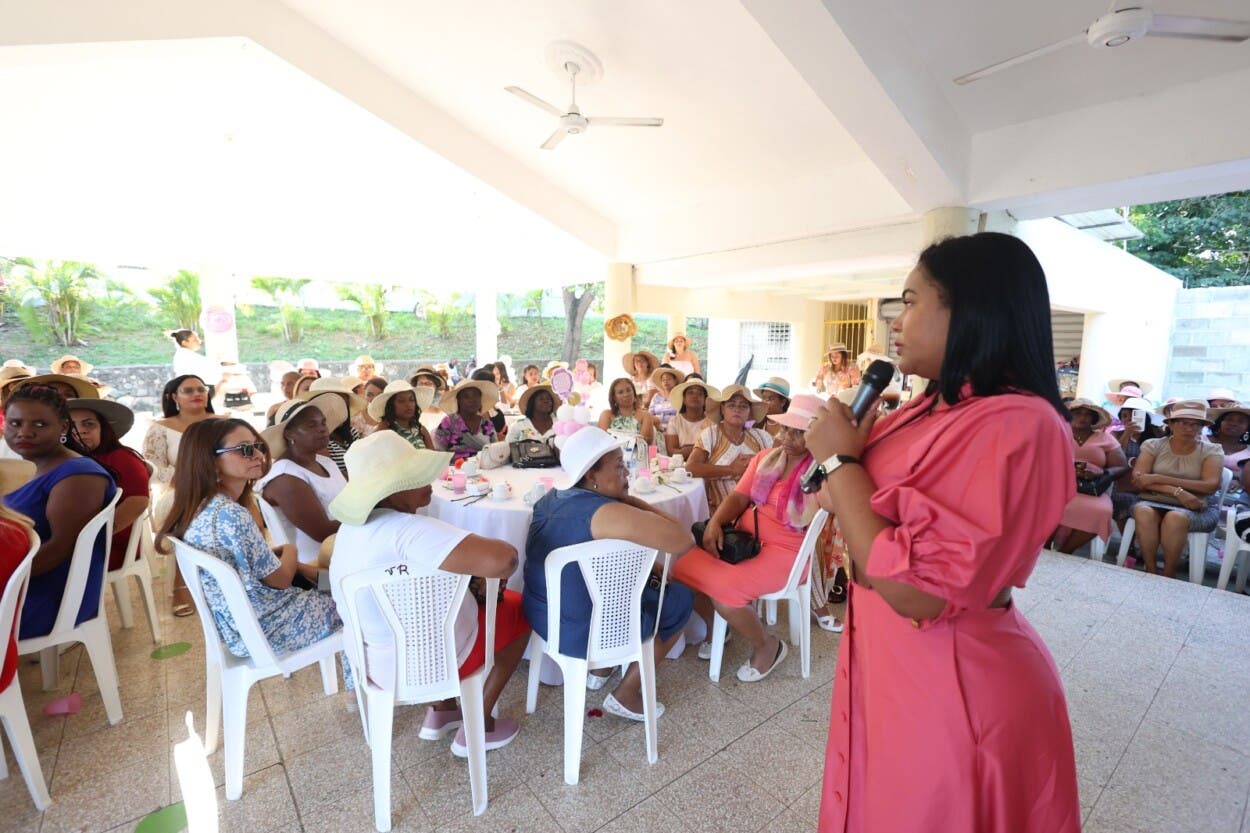 Diputada realiza conversatorio por el Día Internacional de la Mujer