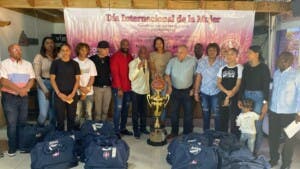 Fedoclubes premia a jugadoras del torneo de basket femenino