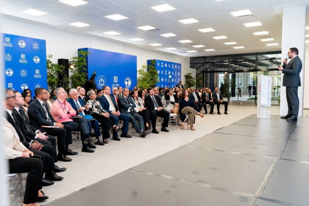 La reunión, realizada en la nueva Ciudad Judicial de Santo Domingo Este, contó con la participación de jueces de la Sala Penal de la Suprema Corte de Justicia (SCJ), como María Garabito y Fran Soto; el primer sustituto de la procuradora general de la República, Rodolfo Espiñeira Ceballos; y el director de la Oficina Nacional de la Defensa Pública, Rodolfo Valentín Santos. 