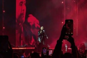 Don Omar expulsa a una fan en pleno concierto en Cancún