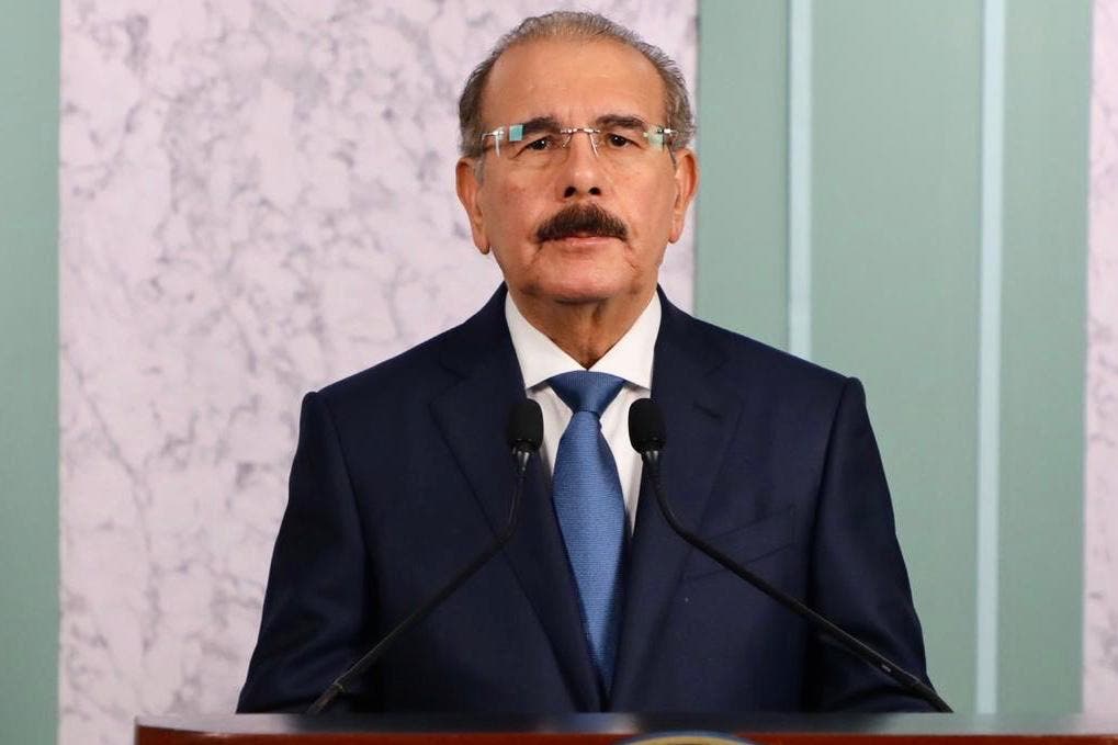 Danilo Medina calienta la pista