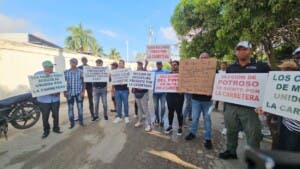 Residentes Sabana Larga y Guayabo de Elías Piña protestan por reparación carretera