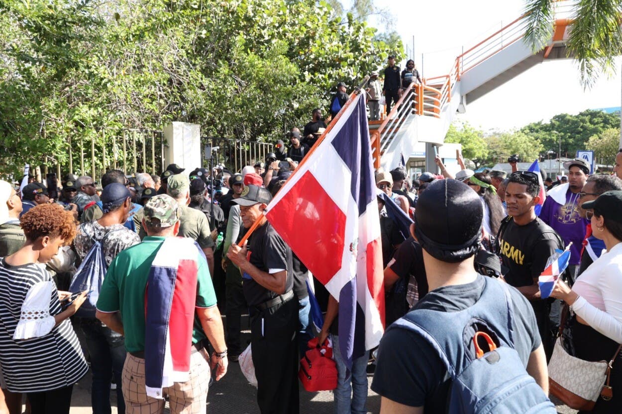 Bávaro en alerta: manifestantes se preparan para marcha en El Hoyo de Friusa