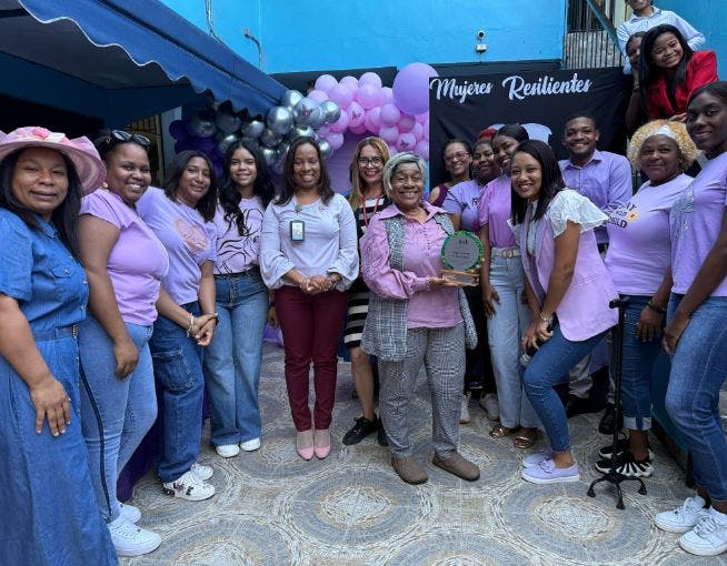 Centro educativo distingue varias damas con motivo del Día de la Mujer