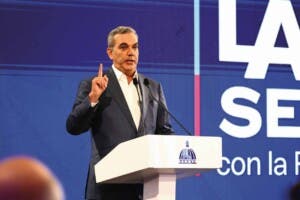 Abinader califica de “absurdo” denuncia de AI sobre supuesta discriminación de haitianos