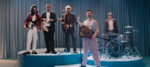 Morat y Camilo lanzan ‘Me toca a mí’, un sencillo que explora el amor no correspondido