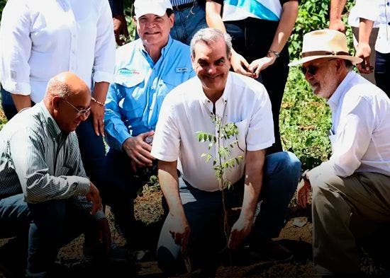 El presidente Luis Abinader inició el Plan Nacional de Reforestación