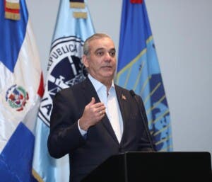 Gobierno impactará comunidades con programa de saneamiento, dice Inapa