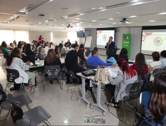 Empresarias dominicanas avanzan en programa de formación financiera EMPRO RD