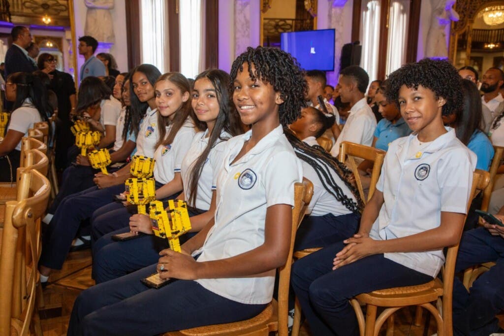 Abinader resalta logros STEAM de estudiantes dominicanos