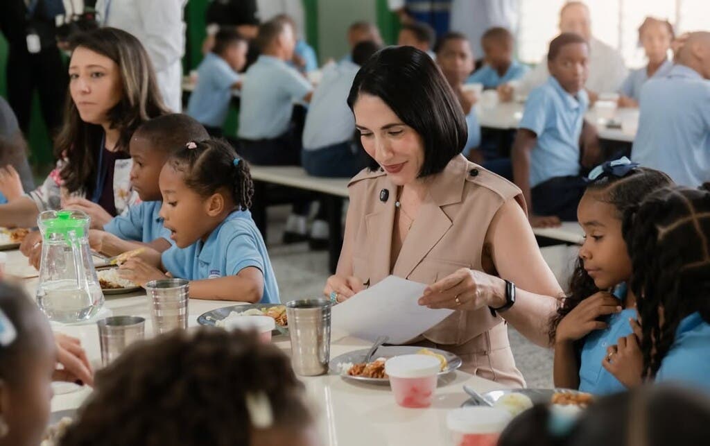 Primera dama destaca impacto del Programa de Alimentación Escolar