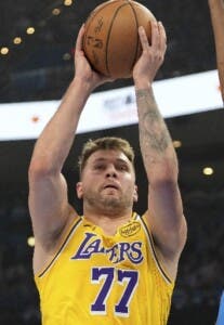 Árbitro expulsa a Luka Doncic y Thunder gana