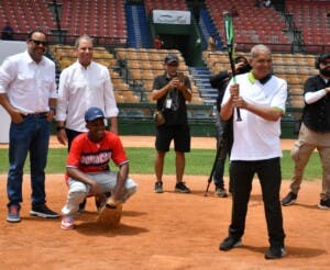 Vitelio Mejía eleva el significado de la patria en torneo RBI