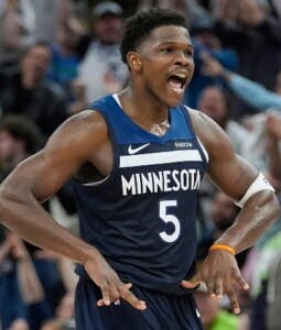 Timberwolves acorralan Lakers