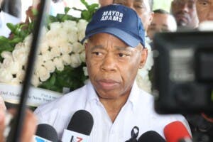 Eric Adams solidario con República Dominicana