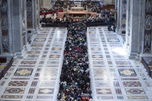 Venezuela despide al papa como un “gran hombre” que enseñó valores de Latinoamérica