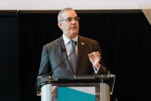 Abinader invita a Hipólito, Leonel y Danilo para hablar sobre crisis de Haití