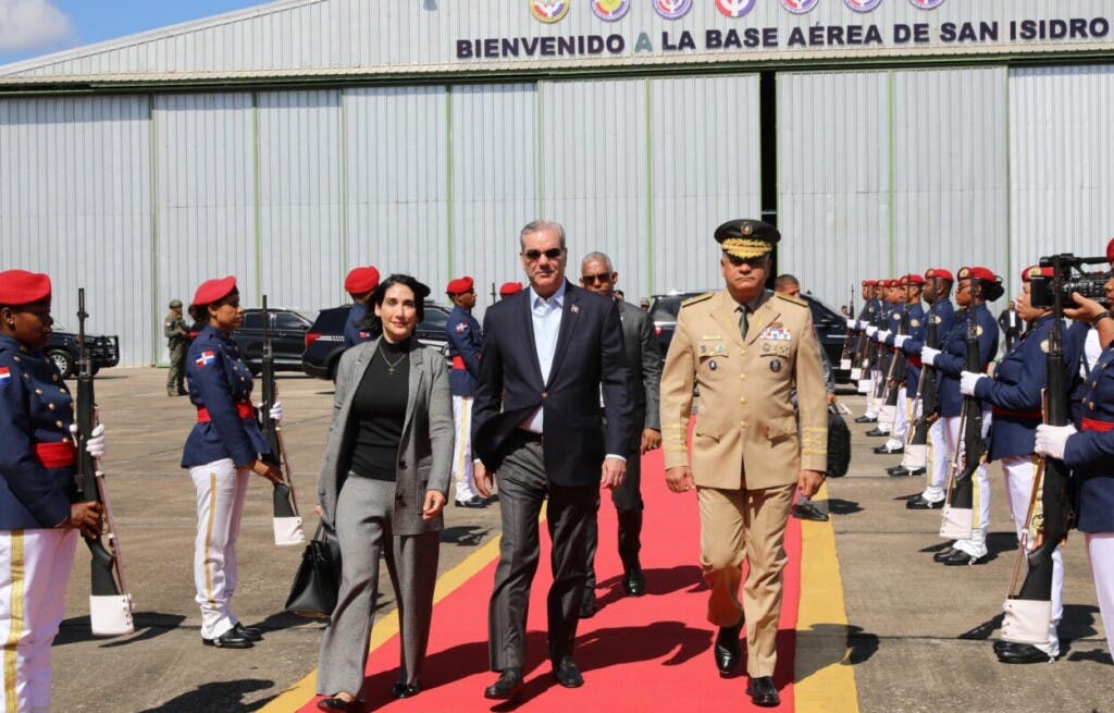 Presidente Luis Abinader partió esta mañana a Roma, Italia, al funeral del papa.
fuente externa