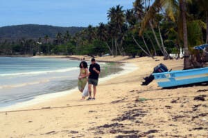 Playa Las Galeras: Un paraíso natural entre la sal, el sol, el agua y el viento que cautiva a los visitantes