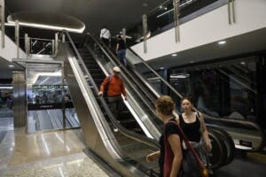 Restablecen la electricidad para 2 millones en Portugal tras apagón