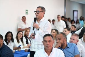 Eddy Olivares dirige reunión del Gobierno en Espaillat