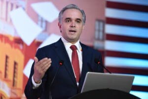 Cuidado: falsos videos de inversión usan la voz e imagen del ministro de Educación