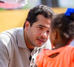 Senaduría DN financiará terapias a niños con autismo vía Fondo Gadiel