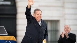 “Venezuela clama por cambio”, dice González en su 215.º aniversario     