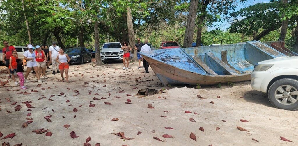 Pese al abandono que presenta, Playa El Diamante es visitada cada semana por cientos de turistas tanto nacionales como internacionales.