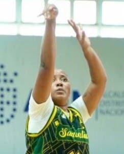 Mauricio Báez y San Carlos triunfan en apertura del Torneo de Baloncesto Superior Femenino