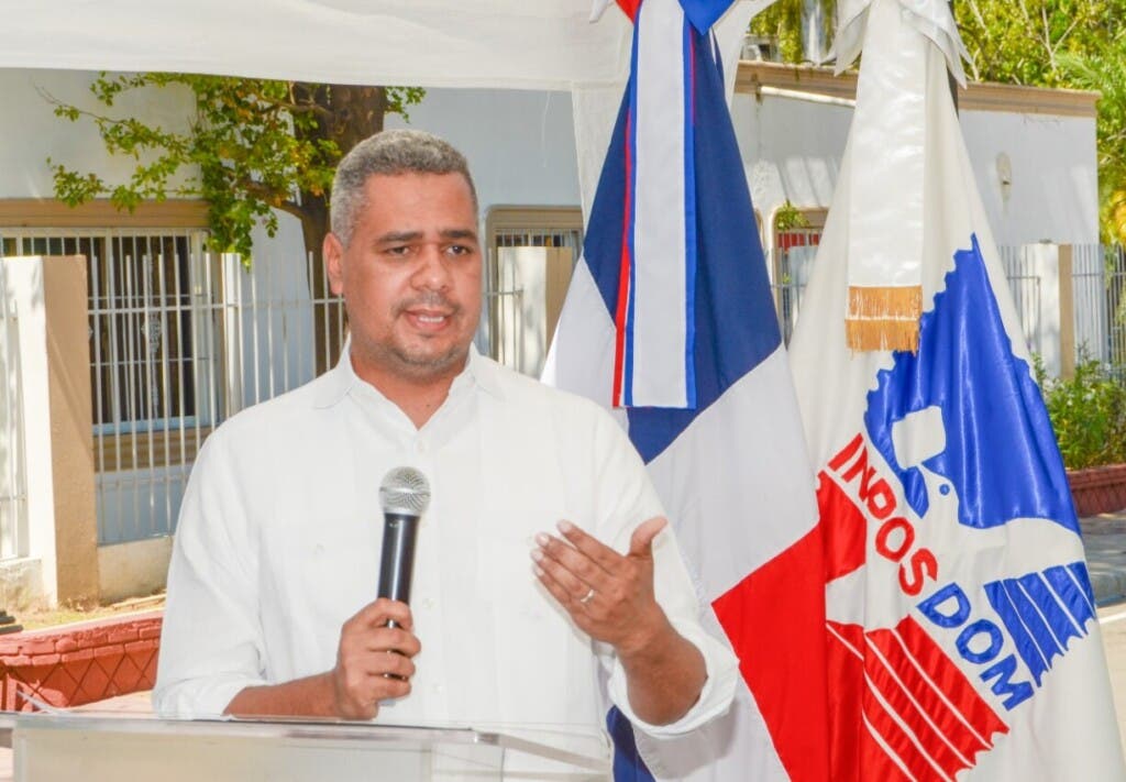 El director general de Inposdom, Erick Alberto Guzmán, encabezó las ceremonias, destacando que estas reaperturas responden al compromiso institucional de transformar la infraestructura postal en un sistema logístico moderno y funcional, capaz de conectar comunidades, impulsar el comercio y fortalecer los sectores productivos.
