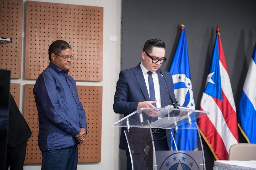 Méndez recibió con humildad la distinción y rememoró con emoción sus más de 20 años de labor al frente del COE, desde su designación en 2005, así como los múltiples eventos naturales y emergencias que ha coordinado durante distintos períodos de gobierno.
