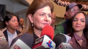 Raquel Peña ofrece disculpas tras altercado entre escoltas y periodistas en graduación de la PN
