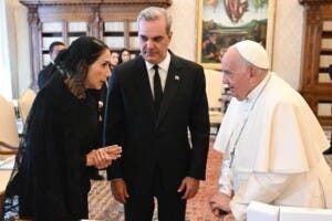 Abinader y primera dama asistirán a misa funeral del papa Francisco en Roma