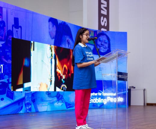 Samsung promueve la participación de las niñas en STEM con programas educativos innovadores