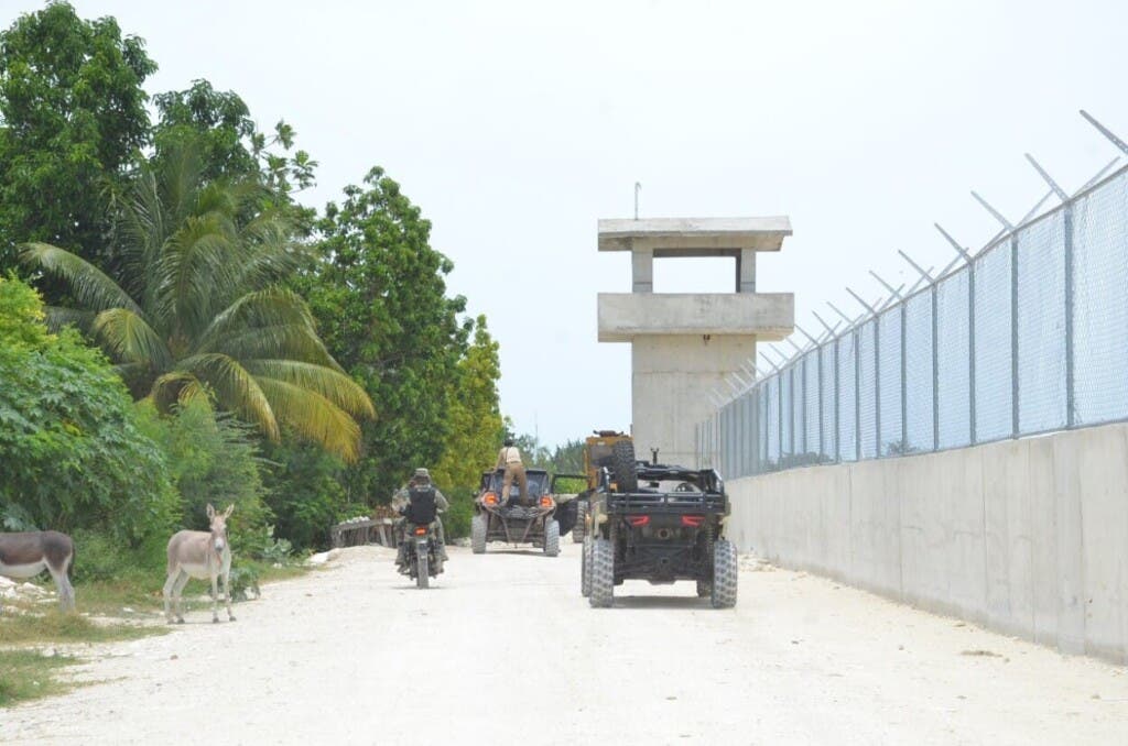 La frontera dominicana es la única región del país amparada por dos leyes que fomentan y estimulan la inversión de manera integral: la Ley 12-21, que establece la Zona Especial de Desarrollo Integral Fronterizo, y la Ley de Incentivo a la Inversión Turística.