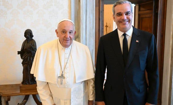 Abinader se une al duelo por la muerte del papa Francisco