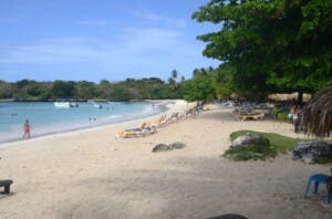 El encanto escondido de “La Playita”: Un paraíso virgen en Samaná que hay que visitar