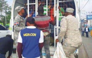 El Gobierno bajo crítica por la inmigración haitiana