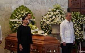Presidente Abinader rinde homenaje a Rubby Pérez tras tragedia en Jet Set