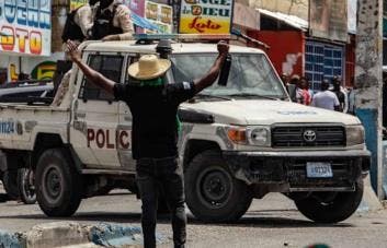 La Policía dispersa multitudinaria manifestación en Haití en demanda de seguridad