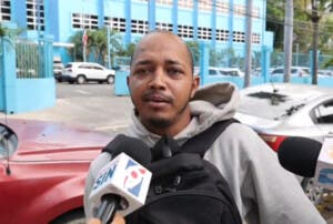 Hombre denuncia que Migración detuvo a su esposa embarazada con papeles en regla