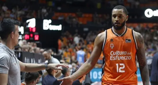 Joel Soriano deja buena impresión en su debut con Valencia Basket