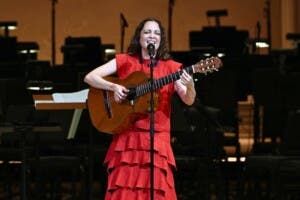 Natalia Lafourcade entona «Cancionera», un canto íntimo dedicado a la música