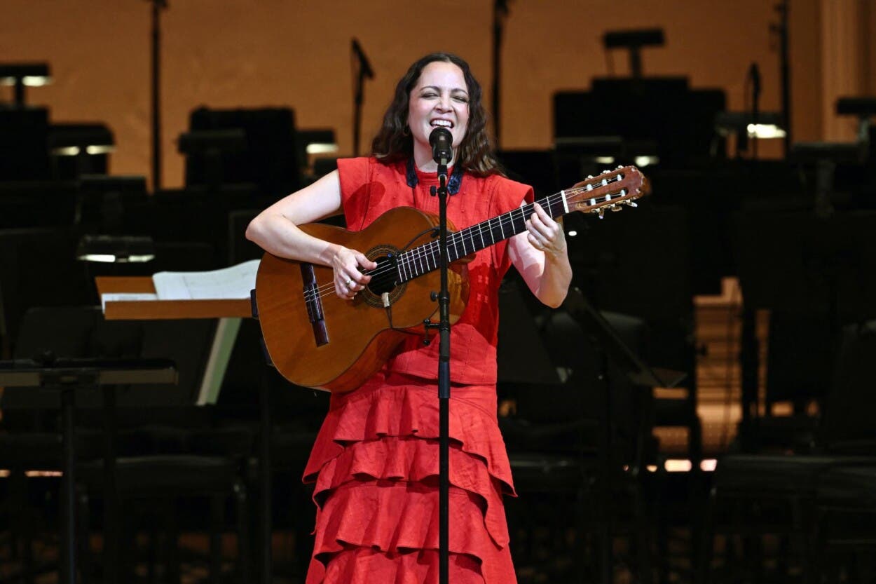 Natalia Lafourcade entona «Cancionera», un canto íntimo dedicado a la música