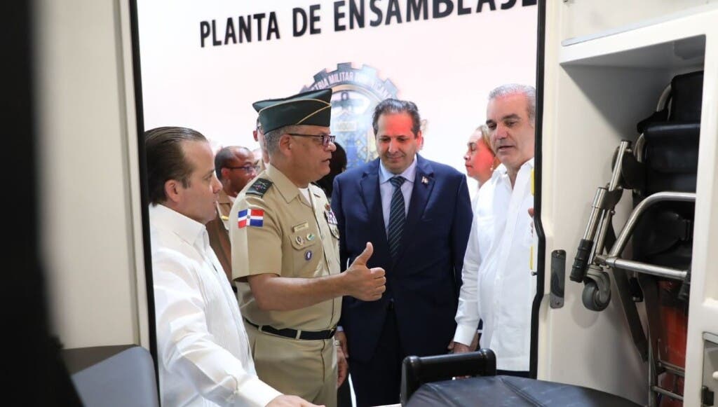 Abinader inaugura planta de ensamblaje de vehículos militares en San Cristóbal