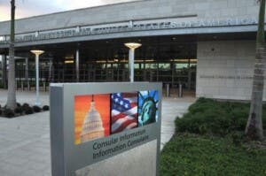 Embajada EEUU en RD sugiere a migrantes salir antes de ser deportados