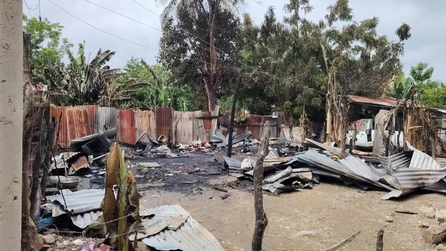 Incendio arrasa cuatro casas en Palmar Abajo